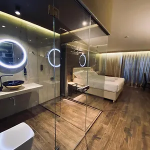  Apartment Deluxe In Blloku Area
