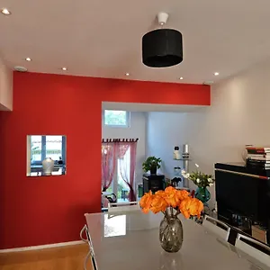 https://modern-duplex-with-garden.brusselshotelsbook.com